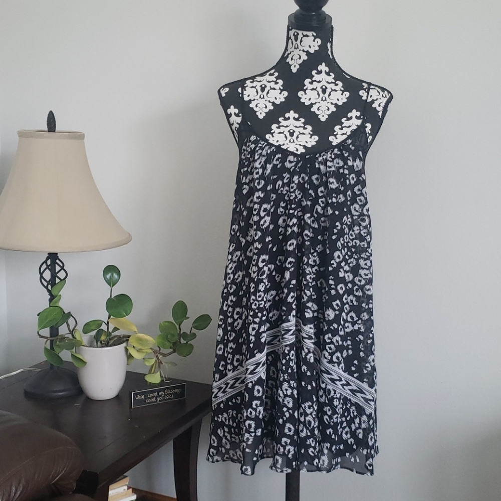 Memorial day sale!🎈Flowy black and white dress